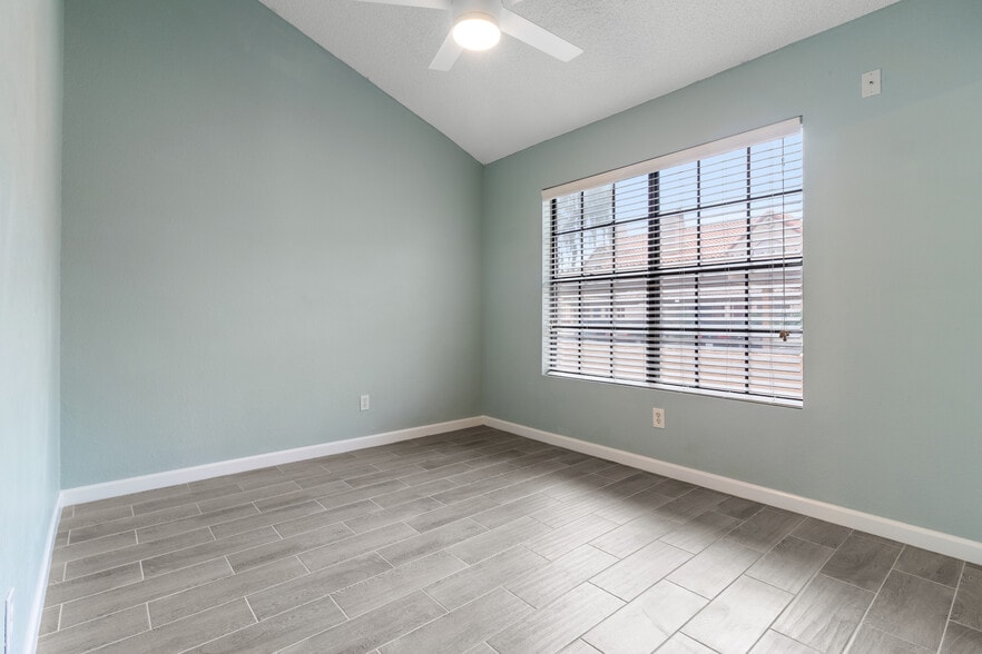 Building Photo - 4901 E Kelton Ln