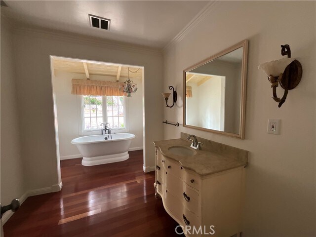 Building Photo - 2029 Las Palomas Dr