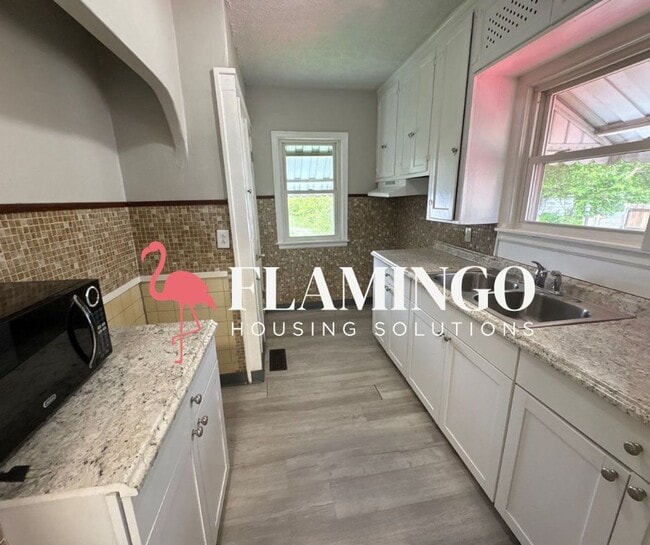 Building Photo - Comfortable 2-Bedroom Home with Central Air in Dayton’s Gem City