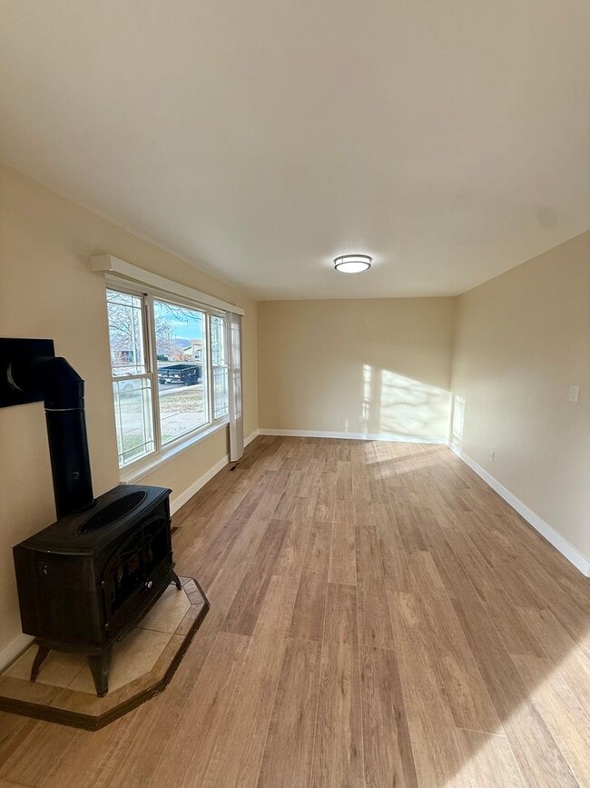 Building Photo - Great 3 bedroom 2 bath Home with Attached Garage in North Fort Collins, CO -  Newly Updated with ...