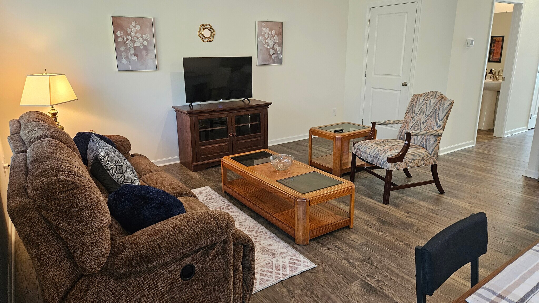LR, Pantry, Hall - 1106 Saylors Pl