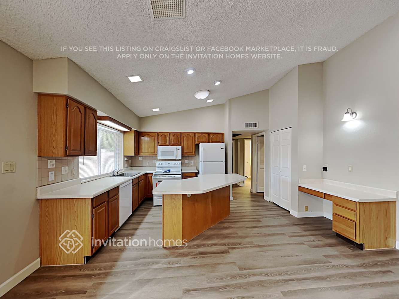 Building Photo - 18432 N 46th Ave