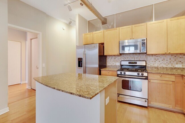 Building Photo - Gorgeous River North penthouse for rent!