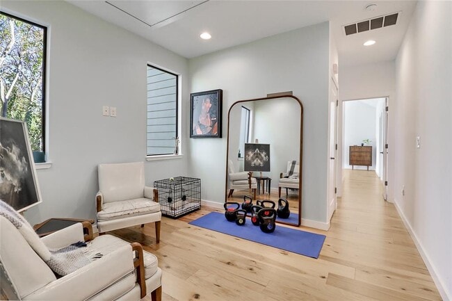 Building Photo - 2709 E 14th St