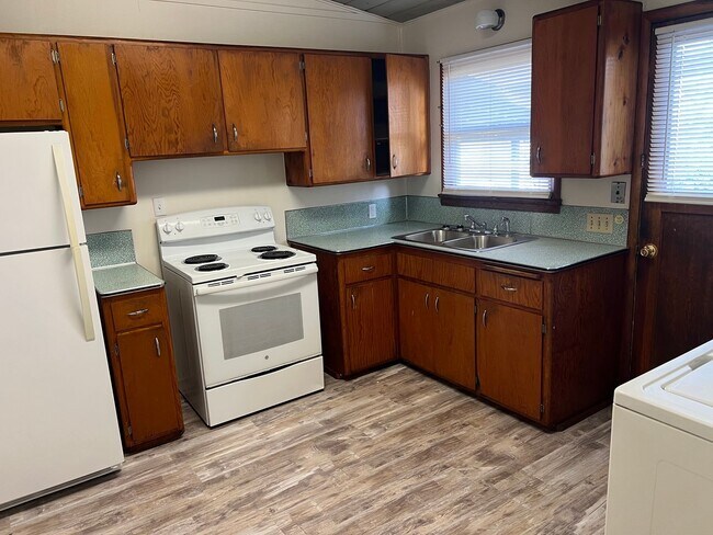 Building Photo - 4268-3t - 465/467 NE Baker