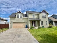 Building Photo - Great 3br/2.5ba, with a bonus space.