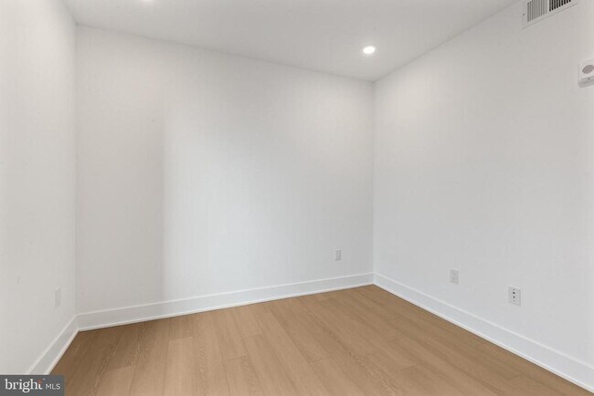 Building Photo - 2000 Dreer St