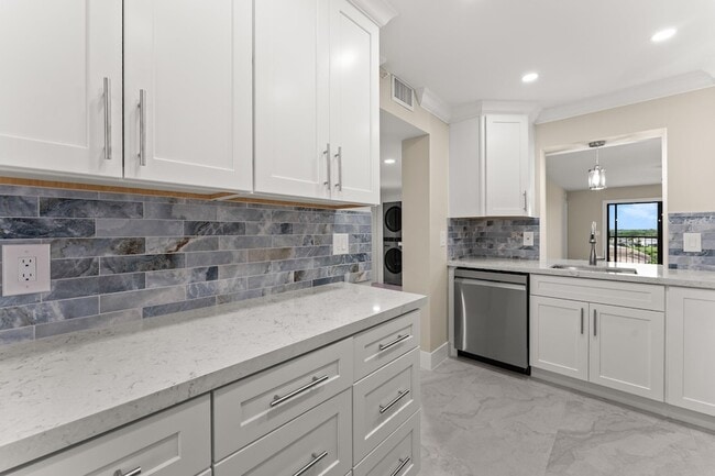 Building Photo - 14476 Amberly Ln