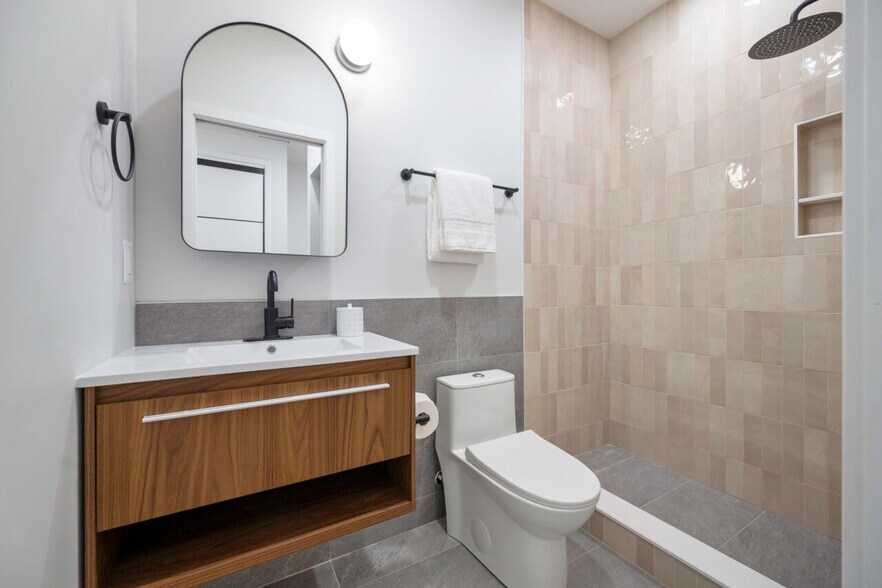 Building Photo - 771 18th St NE