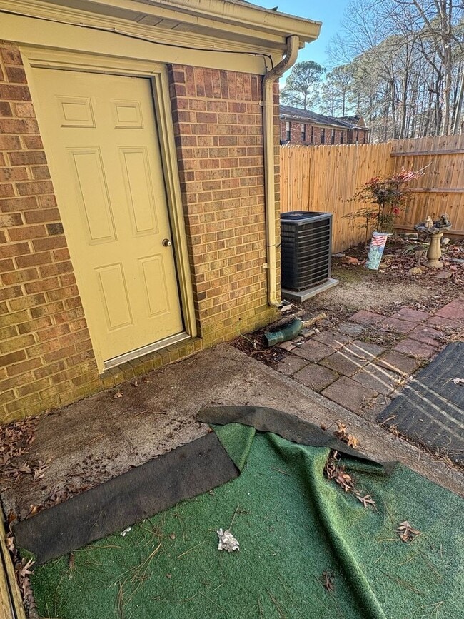 Building Photo - 366 Deputy Ln