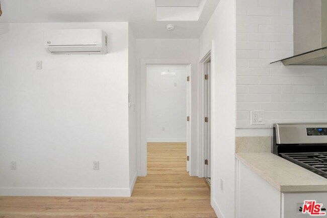 Building Photo - 1843 Norval St