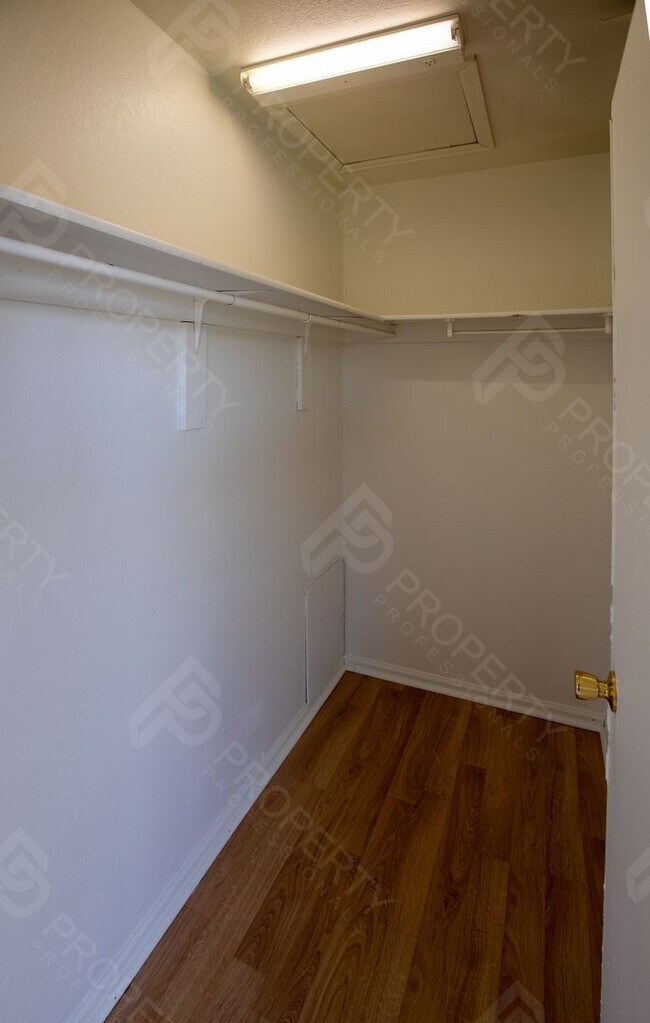 Building Photo - Single Family Home for Rent in Rifle