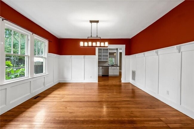 Building Photo - 976 Hall Pl NW