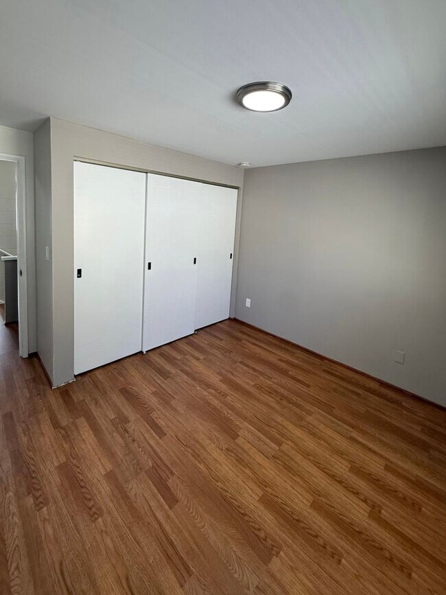 Building Photo - 3-Bedroom North Green Lake Townhouse-Style...