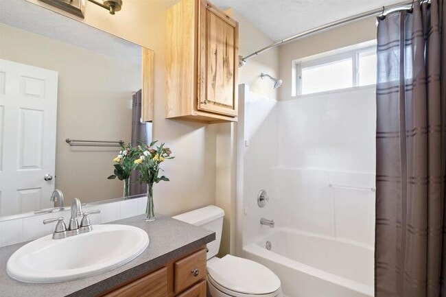 Building Photo - 806 N Knudson St