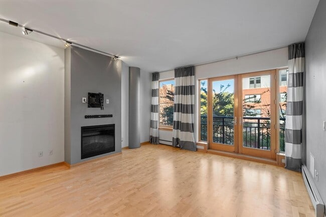 Building Photo - 401 N 2nd St