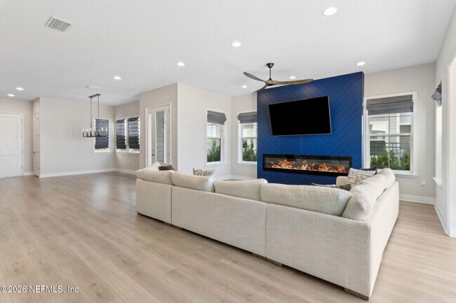 Building Photo - 401 Marquesa Cir