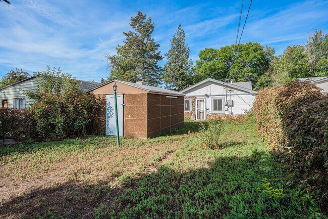Building Photo - Fantastic House In Desirable Englewood Neighborhood