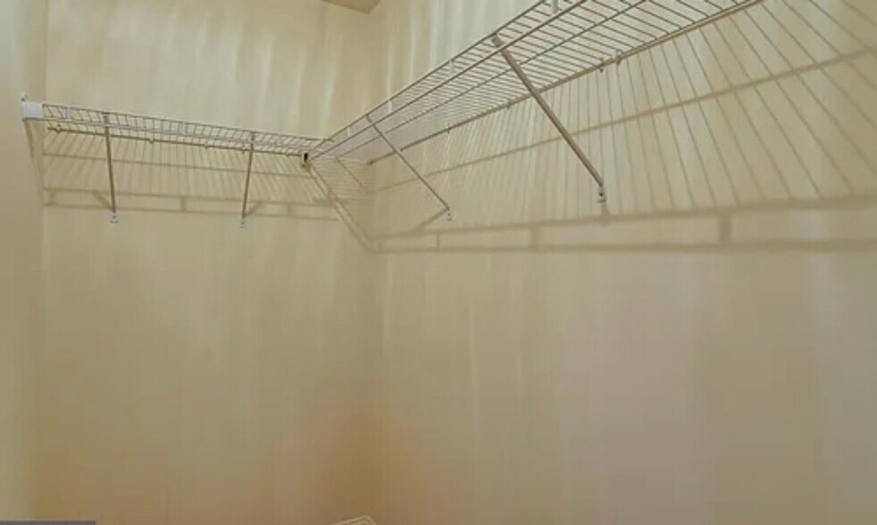 Building Photo - 2637 Glenriver Way