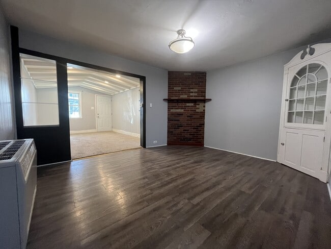 Building Photo - 1077 Main St