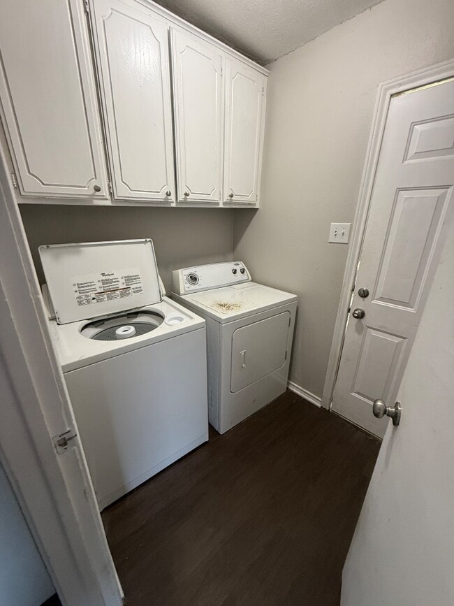 Building Photo - 3733 Stoneridge Dr