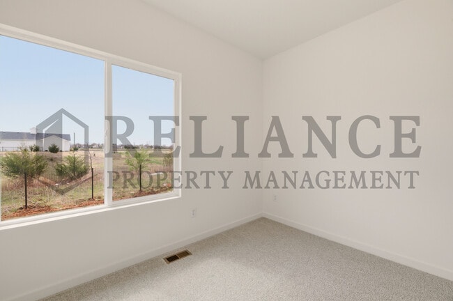 Building Photo - 5249 N Pinecrest Ct