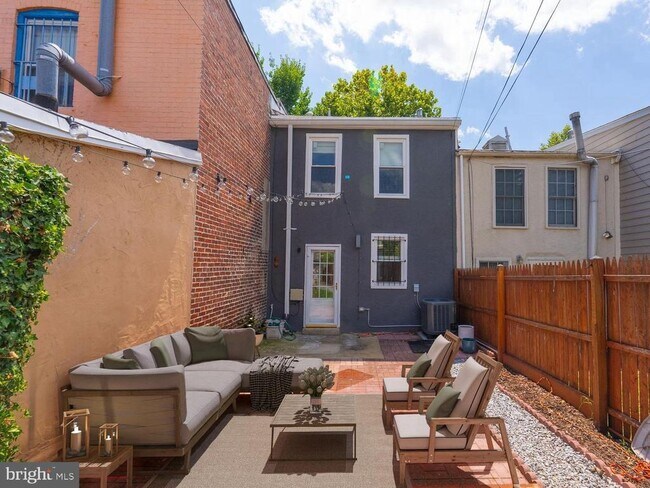 Building Photo - 477 Ridge St NW
