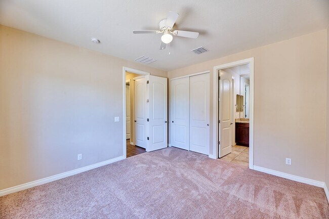 Building Photo - Lynx