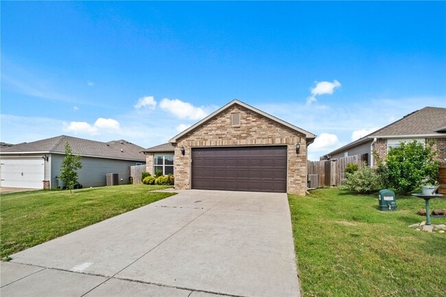 Building Photo - 927 E Swift Dr