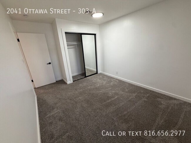 Building Photo - 2041 Ottawa St