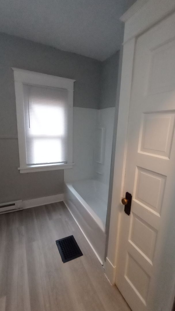 Building Photo - 1816 Woodlawn Ave