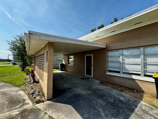 Building Photo - Great Backyard & Quiet Neighborhood