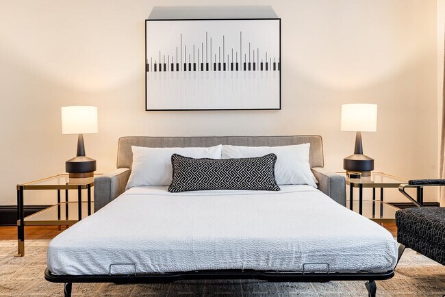 Building Photo - 1011 Canal St