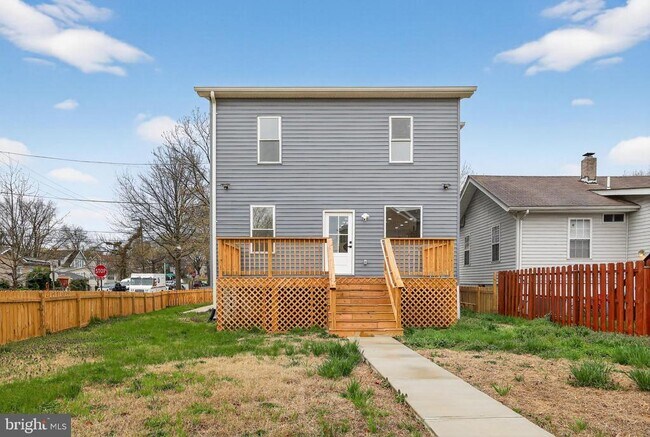 Building Photo - 2932 Yost Pl NE