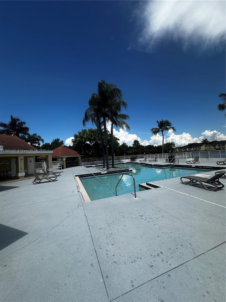 Building Photo - 12760 Vista Isles Dr