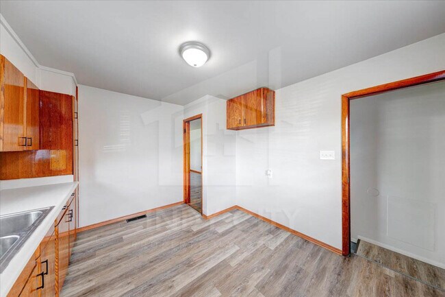 Building Photo - 3325 N Riley Ave