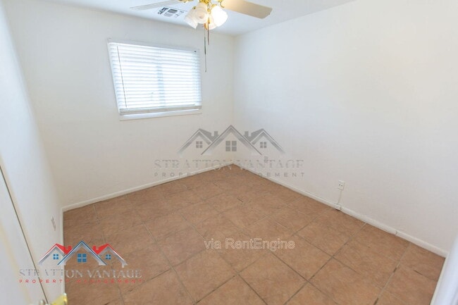 Building Photo - 1136 E Yucca St