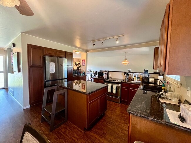 Building Photo - Beautiful 4 bed 2.5 bath in Hampden neighborhood!