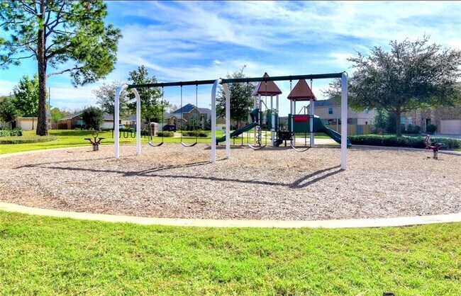 Building Photo - 2534 Pines Pointe Dr