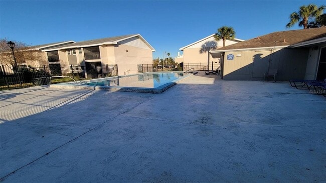 Building Photo - 826 Sky Lake Cir