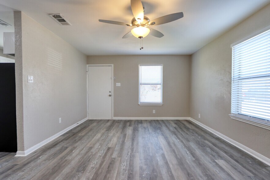 Building Photo - 2105 Interurban Blvd