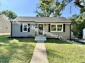 Building Photo - Beautifully Renovated 3-Bedroom, 2-Bath Ho...