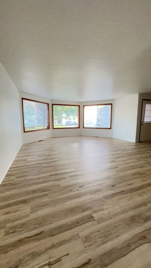 Building Photo - 3 Bedroom 2 bath house