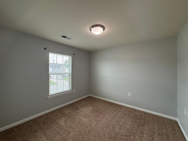 Building Photo - 624 Leonard Ln