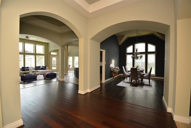 Building Photo - 28803 Davenport Dr