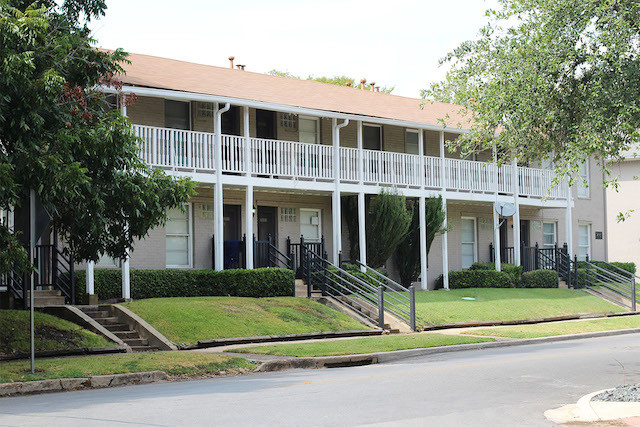 Primary Photo - Douglas Court Apartments