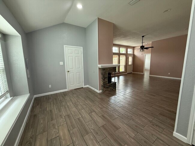 Building Photo - 7013 Jack Franzen Dr