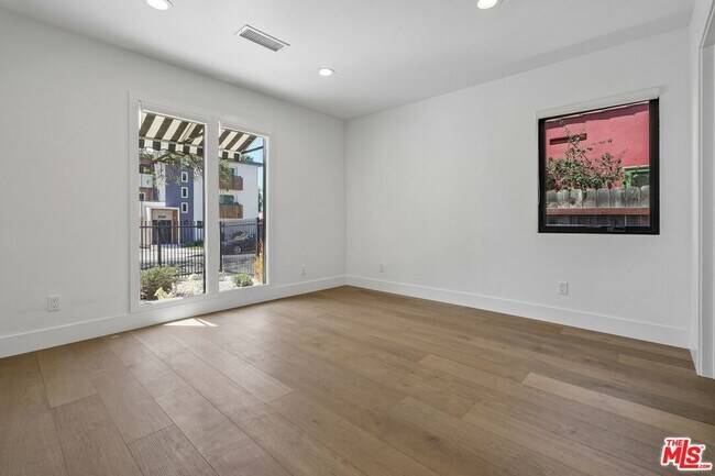 Building Photo - 6521 Homewood Ave