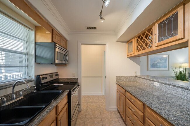 Building Photo - 3360 S Osprey Ave