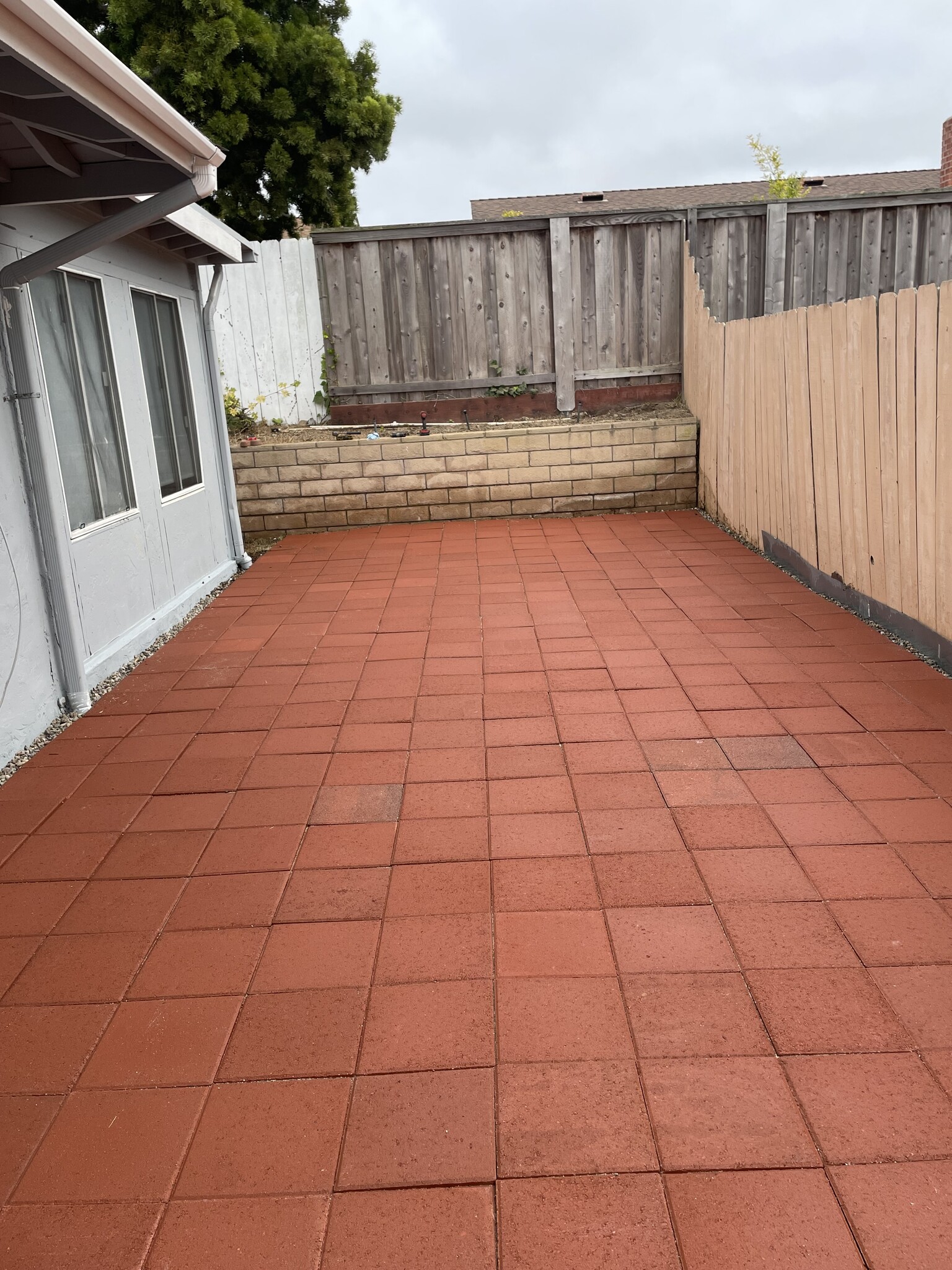 Building Photo - 2975 Governor Dr